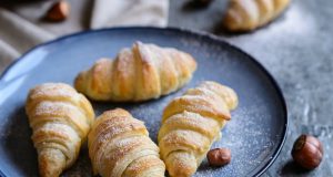 Delicious Nutella mini puff pastry croissants – crispy and fluffy