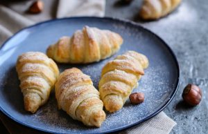Delicious Nutella mini puff pastry croissants – crispy and fluffy
