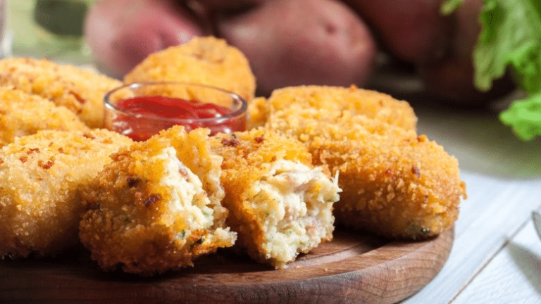Crispy bacon-cheese croquettes that your visitor will not be able to resist!