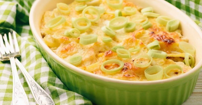 Ideal tip for lunch – baked potatoes with chicken and leeks