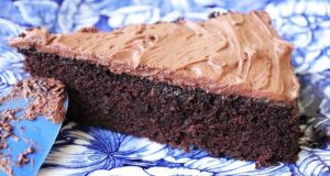 Prepare this divine chocolate cake – quick and easy