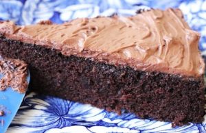 Prepare this divine chocolate cake – quick and easy