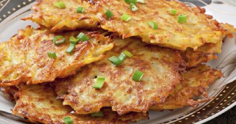 Onion pancakes – Crispy pancakes with onion, ham and cheese ready in 10 minutes
