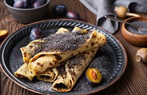 Potato pancakes with poppy seeds and plum marmalade – a rich dish according to our grandmothers