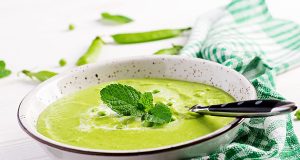 Quick and tasty pea soup with fresh mint – a combination you will love