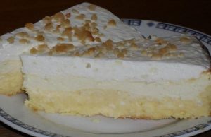 Creamy cake with cottage cheese prepared without flour and sugar
