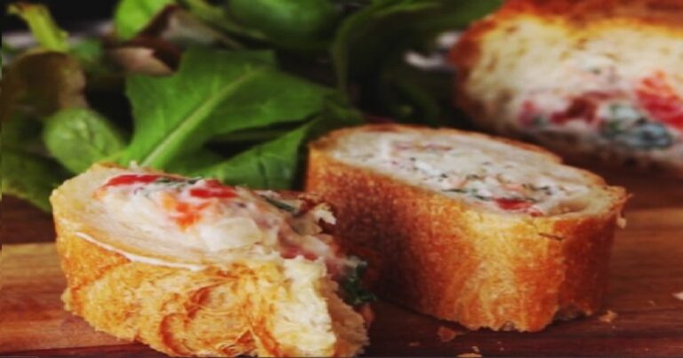 Delicious baguette stuffed with salmon and cheese: simple, quick and very good recipe!