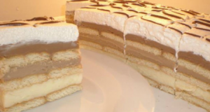 Delicious no-bake cake with custard – a great complement to afternoon coffee