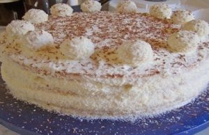 Delicious “Raffaello cake” that tastes just like the balls from the store