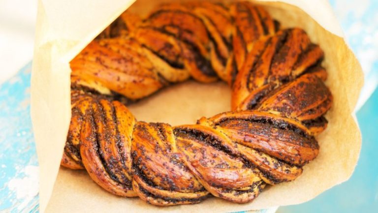 A fragrant poppy seed braid that is suitable for any occasion