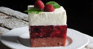 Raspberry dessert with quick preparation and no baking
