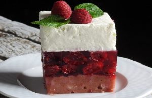 Raspberry dessert with quick preparation and no baking