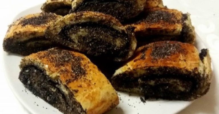 Sour cream rolls with poppy seeds – no rising, quickly prepared and even more quickly eaten!