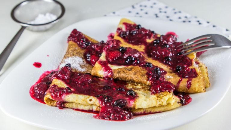 Pancakes with hot raspberry syrup – a delicious combination!