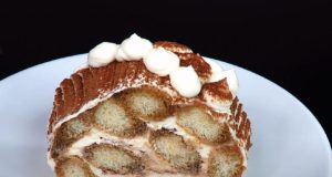 Unbaked Tiramisu-style roulade: tastes even better than from the patisserie!