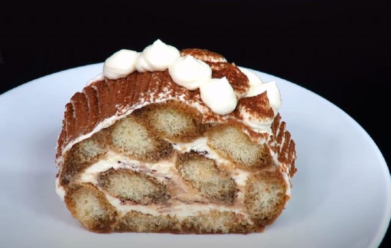Unbaked Tiramisu-style roulade: tastes even better than from the patisserie!