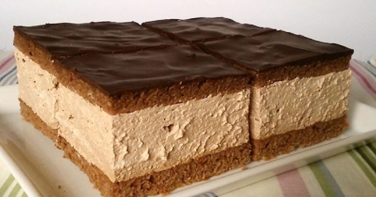 Thin pastry with creamy chocolate filling – Delicious sweet treat