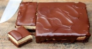 Coffee-chocolate delicacy with cream filling and simple preparation