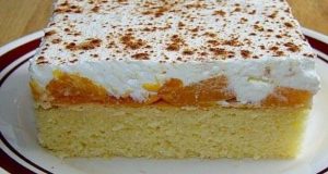 Delicious cake with apricots and delicious cream – lightning preparation and excellent result!