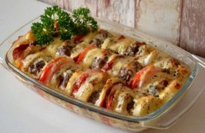 Potatoes with minced meat and vegetables from one bowl – a great lunch idea