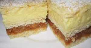 Tasty cream cubes with apple filling – Easy and quick to prepare!