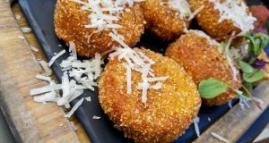 Crispy chicken nuggets stuffed with cheese – delicious cold too!