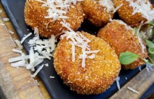 Crispy chicken nuggets stuffed with cheese – delicious cold too!