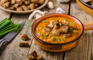 Fantastic roast pork goulash from one baking dish – absolutely simple recipe