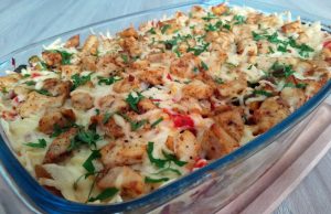 Baked chicken with pasta and cheese: a tasty and quick recipe!