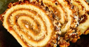 Marlene roulade – a rolled variation of the popular honey cake