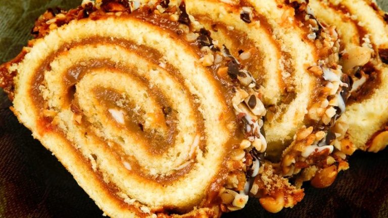 Marlene roulade – a rolled variation of the popular honey cake