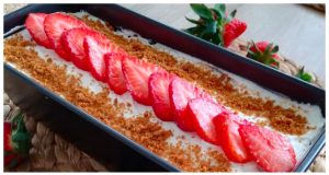 Simple no-bake dessert made from biscuits and your favorite fruit