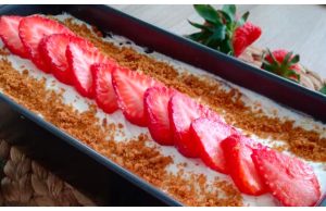 Simple no-bake dessert made from biscuits and your favorite fruit