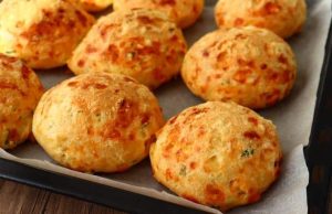 A simple recipe for cheese balls that are ready in 20 minutes!