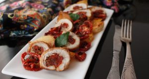 Tender chicken roulade with sun-dried tomatoes and bacon – the perfect choice for a quick lunch