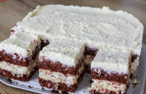 Coconut cubes with fruit – simple, delicate and very tasty
