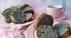 A luxurious poppy seed cake with a delicate and fluffy taste!