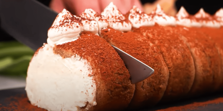 Luxurious sponge cake roll with fluffy cream: inspiration for a great no-bake dessert!