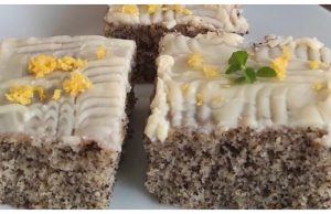 Poppy seed cake “quick and sour” with lemon glaze and white chocolate