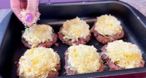 Minced meat with eggs and cheese – quickly prepared and baked