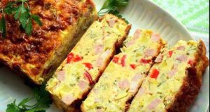 Crunchy delicacy! Savoury pie filled with sausage, cheese and tomatoes, ready in 40 minutes