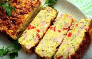Crunchy delicacy! Savoury pie filled with sausage, cheese and tomatoes, ready in 40 minutes