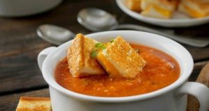 Quick & flavorful tomato soup paired with crispy cheese sandwich chunks – Yummy!