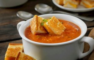 Quick & flavorful tomato soup paired with crispy cheese sandwich chunks – Yummy!