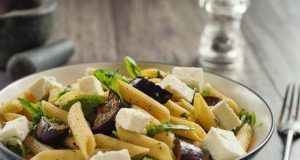 Simple vegetarian pasta – Penne with eggplant and feta cheese