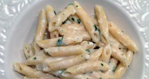 Creamy pasta with garlic and cheese that all food lovers will love