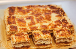 Prepare a delicious apple pie – great with coffee
