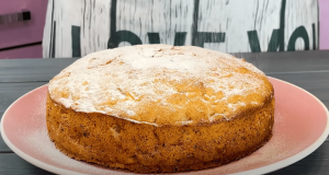 Brighten up your home with this delicious apple pie with walnuts!