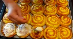 A recipe for tasty cheesecake snails that will hit the spot with the whole family!
