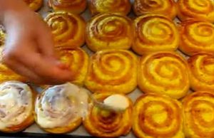 A recipe for tasty cheesecake snails that will hit the spot with the whole family!